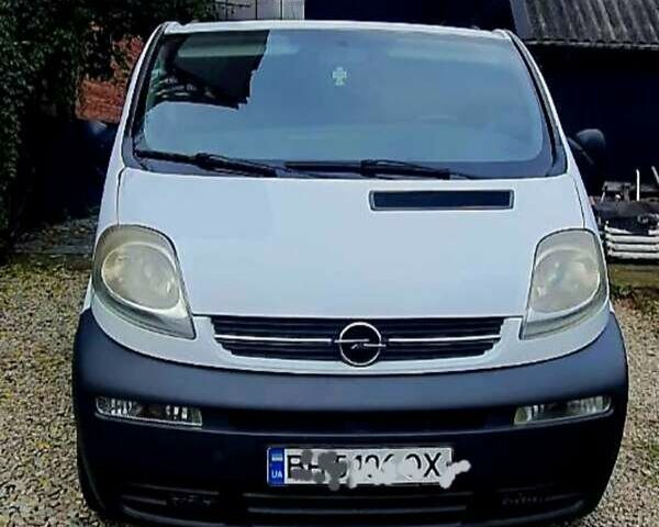 Белый Опель Виваро, объемом двигателя 2.5 л и пробегом 309 тыс. км за 7300 $, фото 3 на Automoto.ua