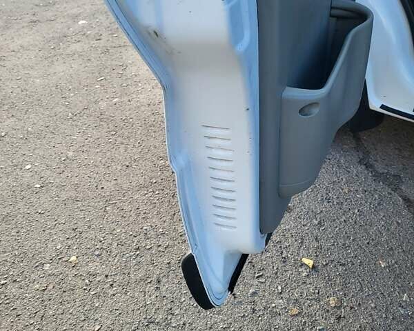 Белый Опель Виваро, объемом двигателя 1.9 л и пробегом 245 тыс. км за 7999 $, фото 69 на Automoto.ua