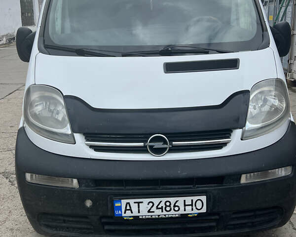 Білий Опель Віваро, об'ємом двигуна 1.87 л та пробігом 310 тис. км за 7400 $, фото 1 на Automoto.ua