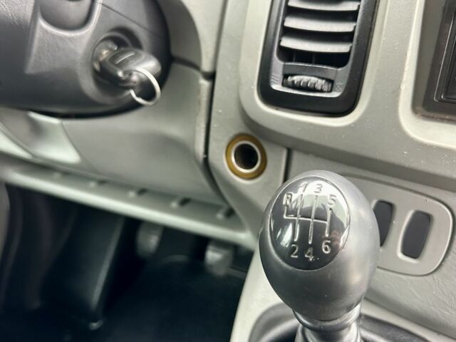 Белый Опель Виваро, объемом двигателя 1.9 л и пробегом 270 тыс. км за 9200 $, фото 22 на Automoto.ua