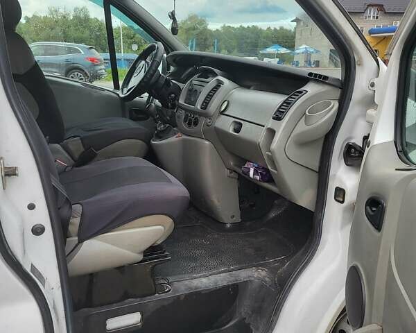 Белый Опель Виваро, объемом двигателя 1.9 л и пробегом 562 тыс. км за 5900 $, фото 7 на Automoto.ua