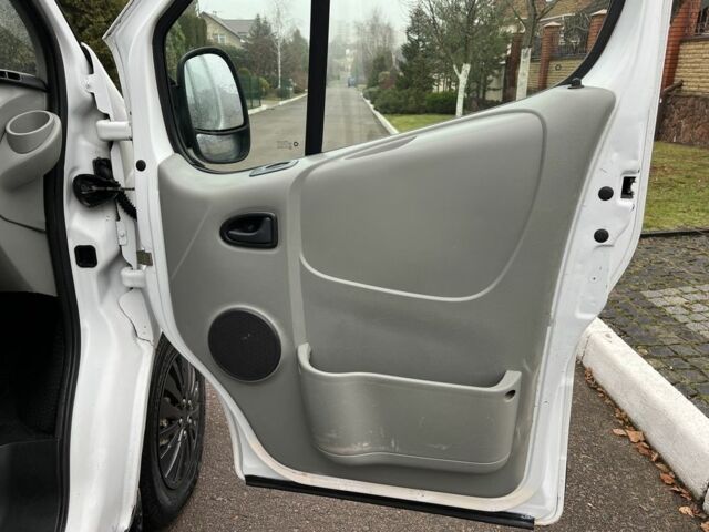 Білий Опель Віваро, об'ємом двигуна 1.9 л та пробігом 380 тис. км за 5017 $, фото 12 на Automoto.ua