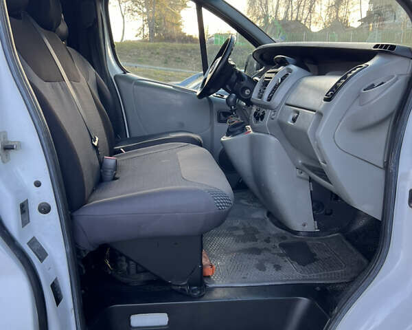 Білий Опель Віваро, об'ємом двигуна 1.87 л та пробігом 400 тис. км за 5800 $, фото 20 на Automoto.ua