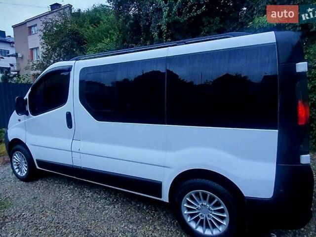 Белый Опель Виваро, объемом двигателя 2.5 л и пробегом 309 тыс. км за 7300 $, фото 16 на Automoto.ua