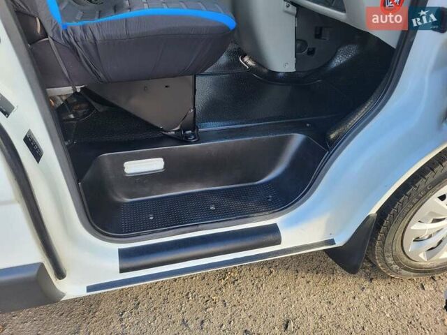 Белый Опель Виваро, объемом двигателя 1.9 л и пробегом 245 тыс. км за 7999 $, фото 62 на Automoto.ua