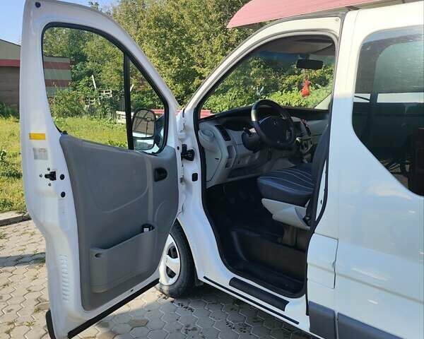 Белый Опель Виваро, объемом двигателя 1.9 л и пробегом 390 тыс. км за 6700 $, фото 8 на Automoto.ua