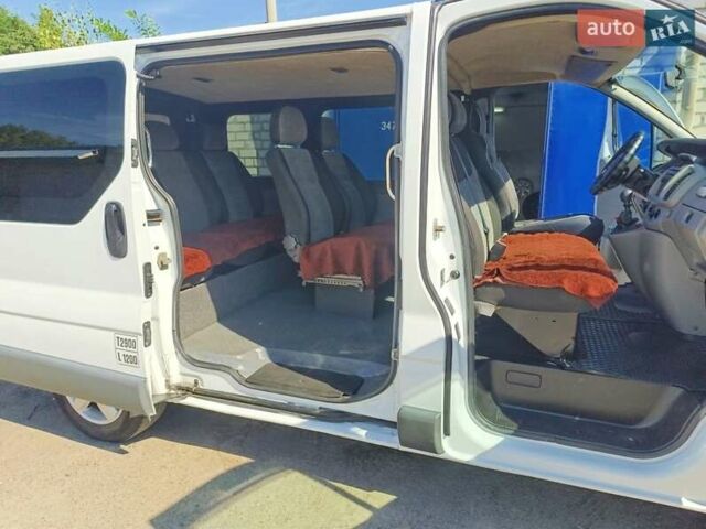 Белый Опель Виваро, объемом двигателя 1.9 л и пробегом 165 тыс. км за 7500 $, фото 7 на Automoto.ua