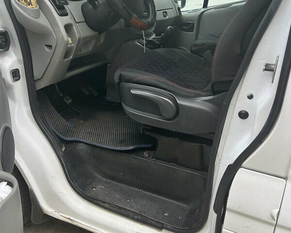 Білий Опель Віваро, об'ємом двигуна 1.87 л та пробігом 310 тис. км за 7400 $, фото 2 на Automoto.ua