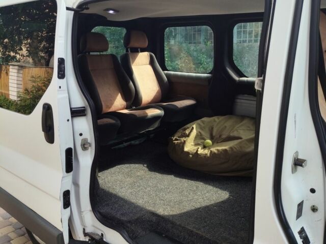 Белый Опель Виваро, объемом двигателя 1.9 л и пробегом 277 тыс. км за 6800 $, фото 5 на Automoto.ua