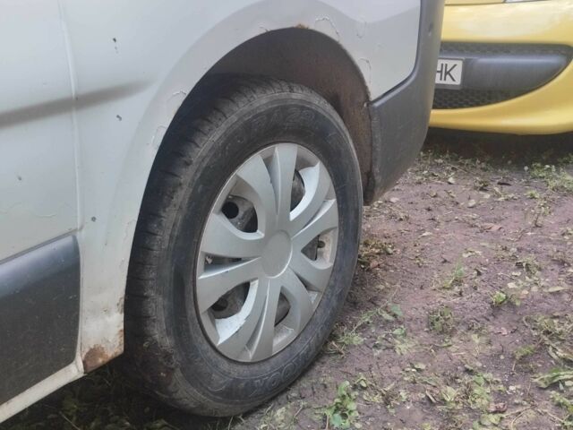 Белый Опель Виваро, объемом двигателя 1.9 л и пробегом 524 тыс. км за 5700 $, фото 3 на Automoto.ua