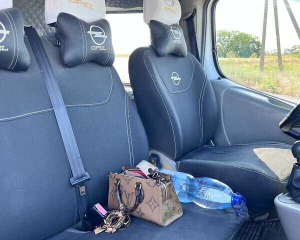 Білий Опель Віваро, об'ємом двигуна 1.9 л та пробігом 350 тис. км за 6300 $, фото 4 на Automoto.ua