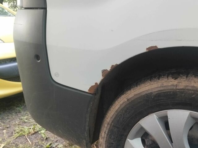 Белый Опель Виваро, объемом двигателя 1.9 л и пробегом 524 тыс. км за 5700 $, фото 2 на Automoto.ua