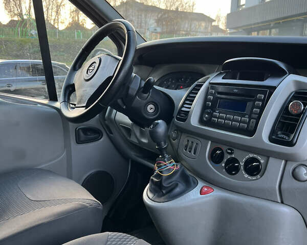 Білий Опель Віваро, об'ємом двигуна 1.87 л та пробігом 400 тис. км за 5800 $, фото 22 на Automoto.ua