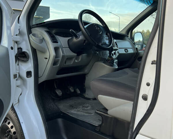 Білий Опель Віваро, об'ємом двигуна 1.87 л та пробігом 400 тис. км за 5800 $, фото 15 на Automoto.ua