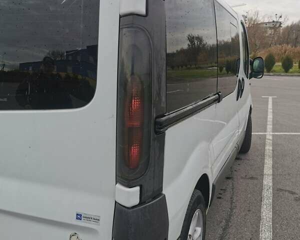 Белый Опель Виваро, объемом двигателя 1.9 л и пробегом 240 тыс. км за 5800 $, фото 11 на Automoto.ua