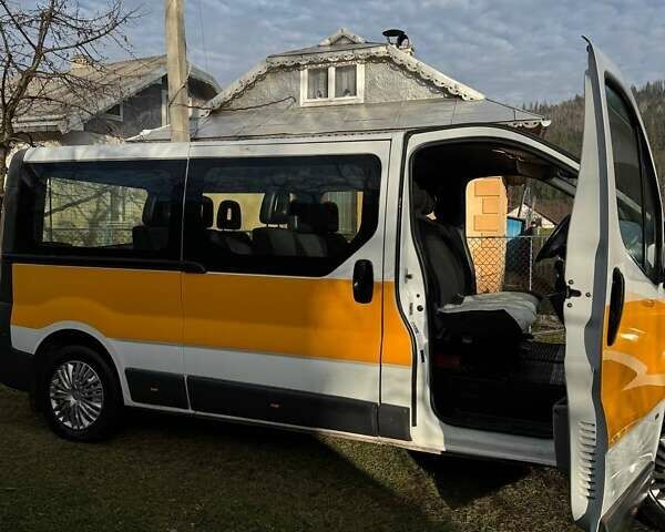 Белый Опель Виваро, объемом двигателя 1.9 л и пробегом 350 тыс. км за 6000 $, фото 3 на Automoto.ua