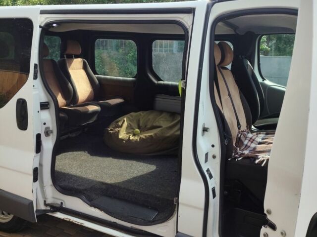 Белый Опель Виваро, объемом двигателя 1.9 л и пробегом 277 тыс. км за 6800 $, фото 4 на Automoto.ua