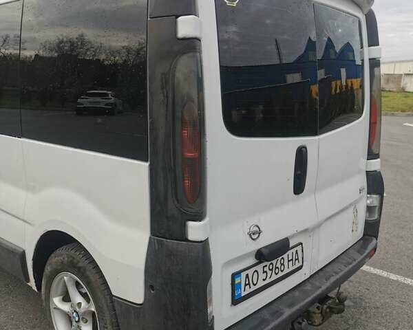 Белый Опель Виваро, объемом двигателя 1.9 л и пробегом 240 тыс. км за 5800 $, фото 7 на Automoto.ua