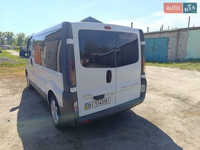 Белый Опель Виваро, объемом двигателя 1.9 л и пробегом 165 тыс. км за 7500 $, фото 1 на Automoto.ua