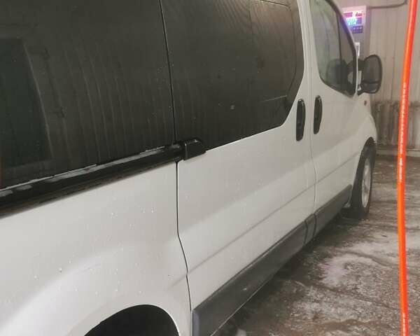 Белый Опель Виваро, объемом двигателя 1.9 л и пробегом 240 тыс. км за 5800 $, фото 3 на Automoto.ua