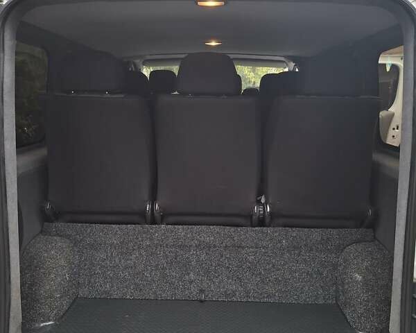 Белый Опель Виваро, объемом двигателя 2.46 л и пробегом 290 тыс. км за 7800 $, фото 9 на Automoto.ua