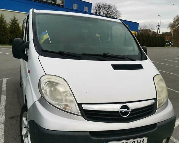 Белый Опель Виваро, объемом двигателя 1.9 л и пробегом 240 тыс. км за 5800 $, фото 1 на Automoto.ua