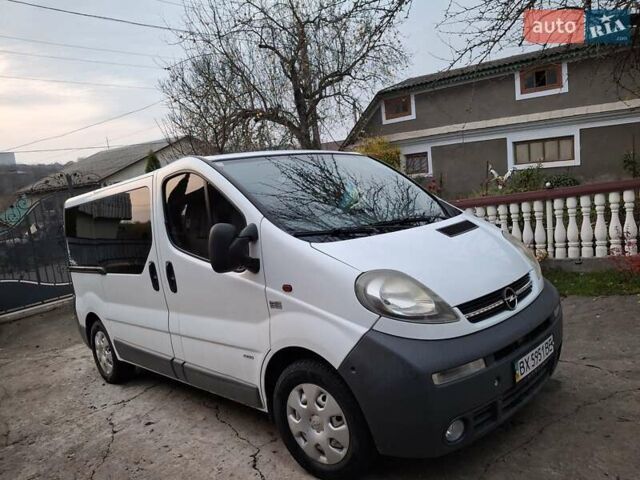 Белый Опель Виваро, объемом двигателя 2.46 л и пробегом 290 тыс. км за 7800 $, фото 3 на Automoto.ua
