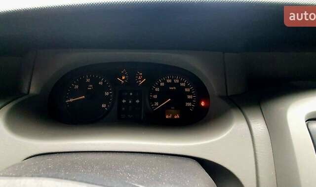 Белый Опель Виваро, объемом двигателя 2.5 л и пробегом 309 тыс. км за 7300 $, фото 17 на Automoto.ua