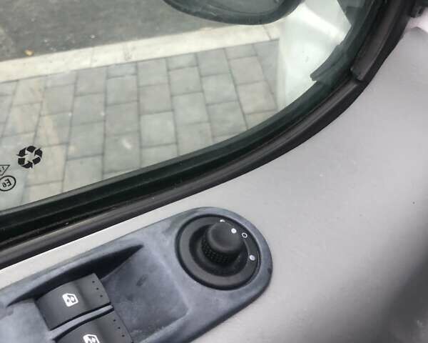 Белый Опель Виваро, объемом двигателя 1.87 л и пробегом 200 тыс. км за 7900 $, фото 11 на Automoto.ua