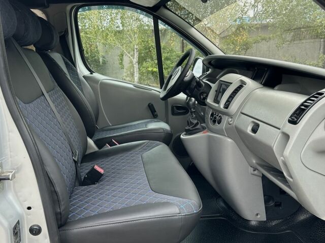 Белый Опель Виваро, объемом двигателя 1.9 л и пробегом 270 тыс. км за 9200 $, фото 13 на Automoto.ua