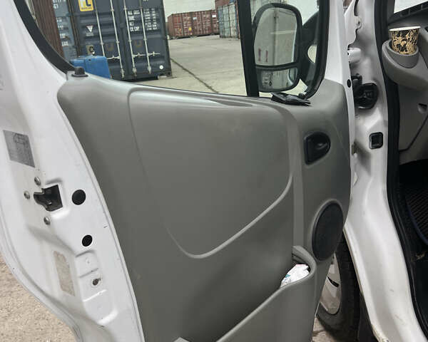 Білий Опель Віваро, об'ємом двигуна 1.87 л та пробігом 310 тис. км за 7400 $, фото 3 на Automoto.ua