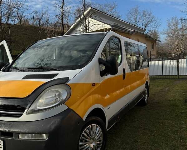 Белый Опель Виваро, объемом двигателя 1.9 л и пробегом 350 тыс. км за 6000 $, фото 2 на Automoto.ua