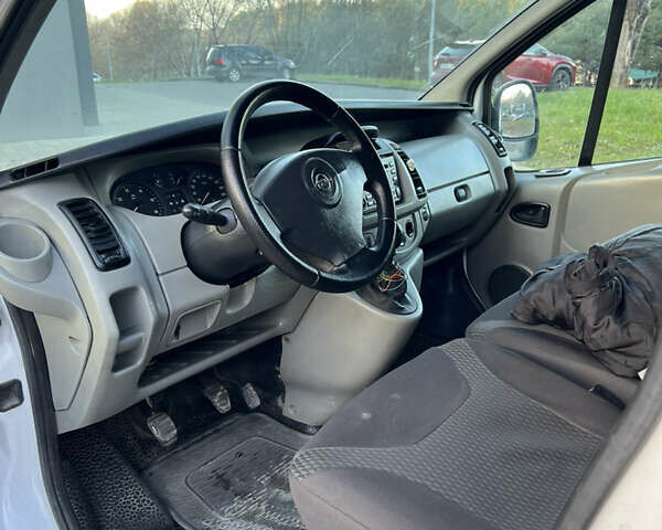 Білий Опель Віваро, об'ємом двигуна 1.87 л та пробігом 400 тис. км за 5800 $, фото 16 на Automoto.ua