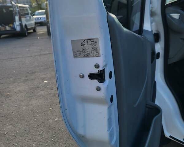 Белый Опель Виваро, объемом двигателя 1.9 л и пробегом 245 тыс. км за 7999 $, фото 70 на Automoto.ua