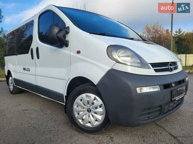 Белый Опель Виваро, объемом двигателя 1.9 л и пробегом 245 тыс. км за 7999 $, фото 4 на Automoto.ua