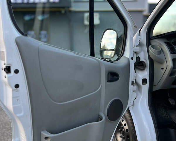 Білий Опель Віваро, об'ємом двигуна 1.87 л та пробігом 400 тис. км за 5800 $, фото 14 на Automoto.ua