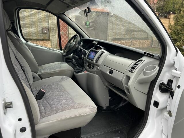 Білий Опель Віваро, об'ємом двигуна 1.9 л та пробігом 380 тис. км за 5017 $, фото 9 на Automoto.ua