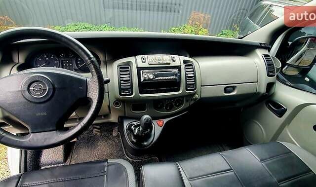 Белый Опель Виваро, объемом двигателя 2.5 л и пробегом 309 тыс. км за 7300 $, фото 11 на Automoto.ua