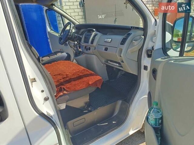 Белый Опель Виваро, объемом двигателя 1.9 л и пробегом 165 тыс. км за 7500 $, фото 8 на Automoto.ua