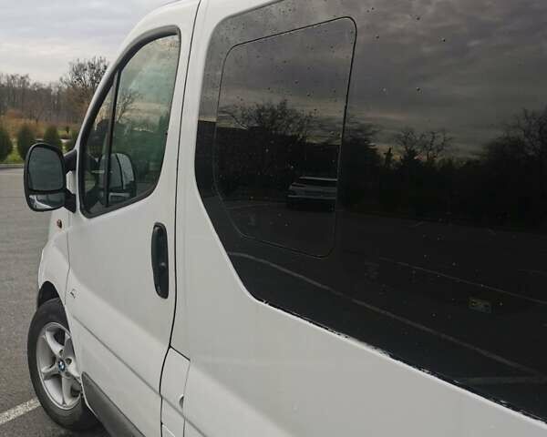 Белый Опель Виваро, объемом двигателя 1.9 л и пробегом 240 тыс. км за 5800 $, фото 6 на Automoto.ua
