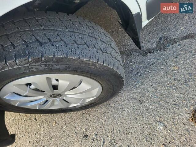 Белый Опель Виваро, объемом двигателя 1.9 л и пробегом 245 тыс. км за 7999 $, фото 76 на Automoto.ua
