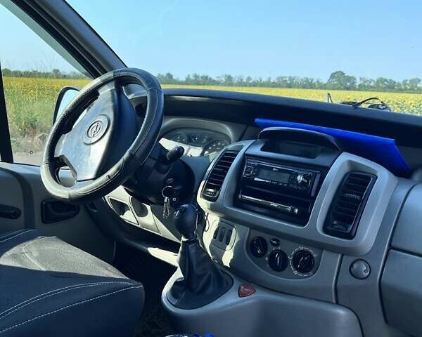 Білий Опель Віваро, об'ємом двигуна 1.9 л та пробігом 350 тис. км за 6300 $, фото 5 на Automoto.ua