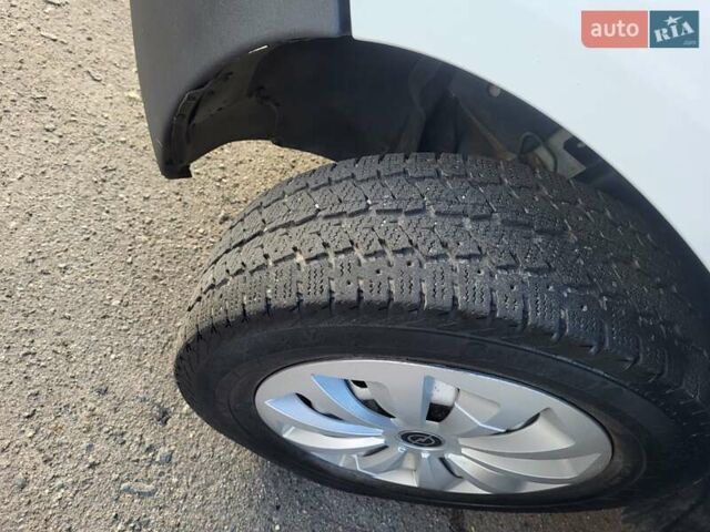 Белый Опель Виваро, объемом двигателя 1.9 л и пробегом 245 тыс. км за 7999 $, фото 77 на Automoto.ua