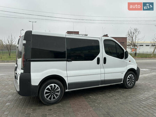 Белый Опель Виваро, объемом двигателя 1.9 л и пробегом 230 тыс. км за 7200 $, фото 13 на Automoto.ua