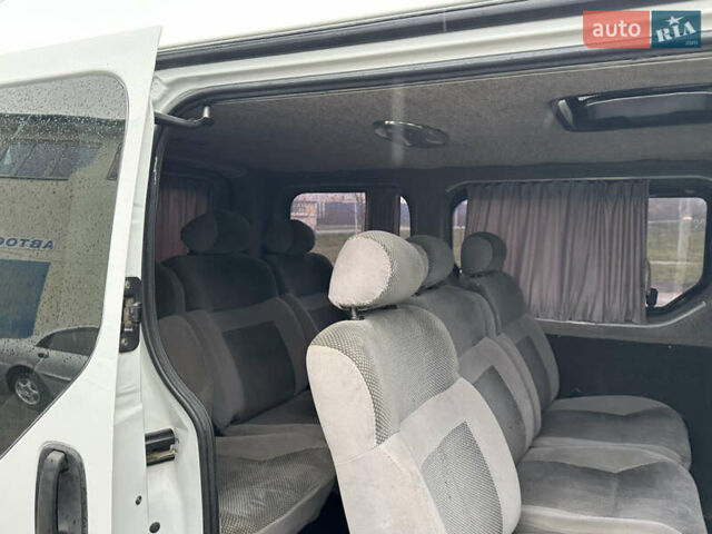 Белый Опель Виваро, объемом двигателя 1.9 л и пробегом 230 тыс. км за 7200 $, фото 27 на Automoto.ua