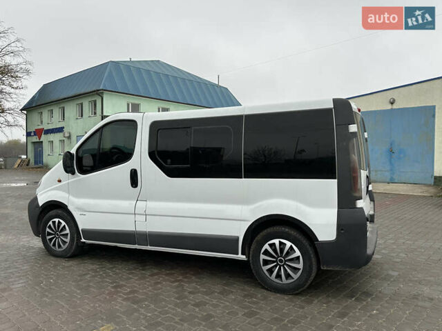 Белый Опель Виваро, объемом двигателя 1.9 л и пробегом 230 тыс. км за 7200 $, фото 3 на Automoto.ua