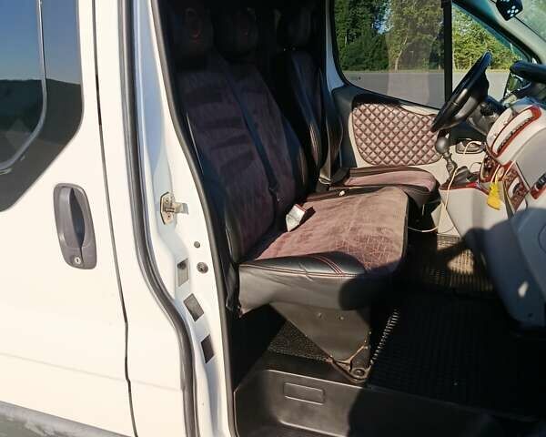 Білий Опель Віваро, об'ємом двигуна 1.9 л та пробігом 372 тис. км за 7600 $, фото 9 на Automoto.ua