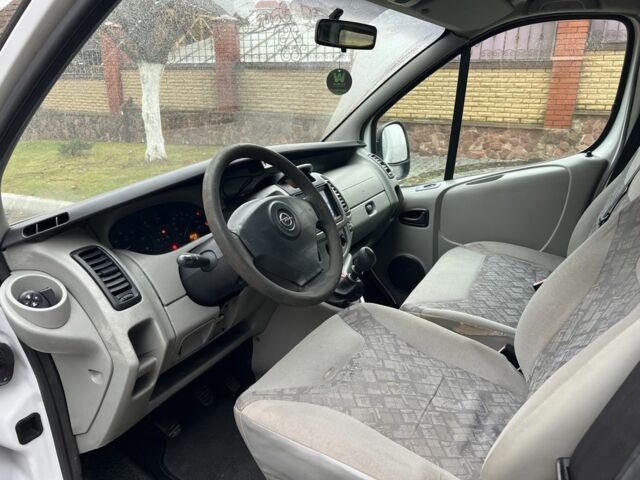 Білий Опель Віваро, об'ємом двигуна 1.9 л та пробігом 380 тис. км за 5017 $, фото 7 на Automoto.ua