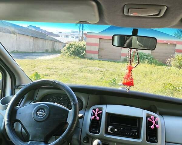 Белый Опель Виваро, объемом двигателя 1.9 л и пробегом 390 тыс. км за 6700 $, фото 4 на Automoto.ua