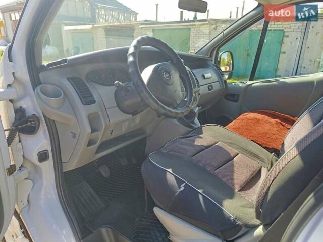 Белый Опель Виваро, объемом двигателя 1.9 л и пробегом 165 тыс. км за 7500 $, фото 11 на Automoto.ua